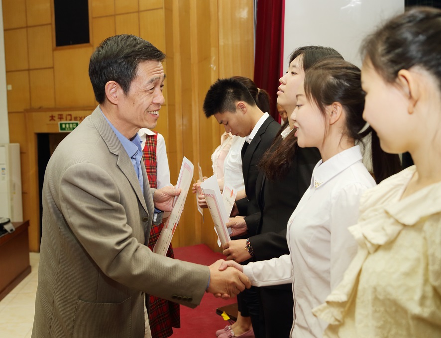 PG电子·仿照器(试玩游戏)官方网站